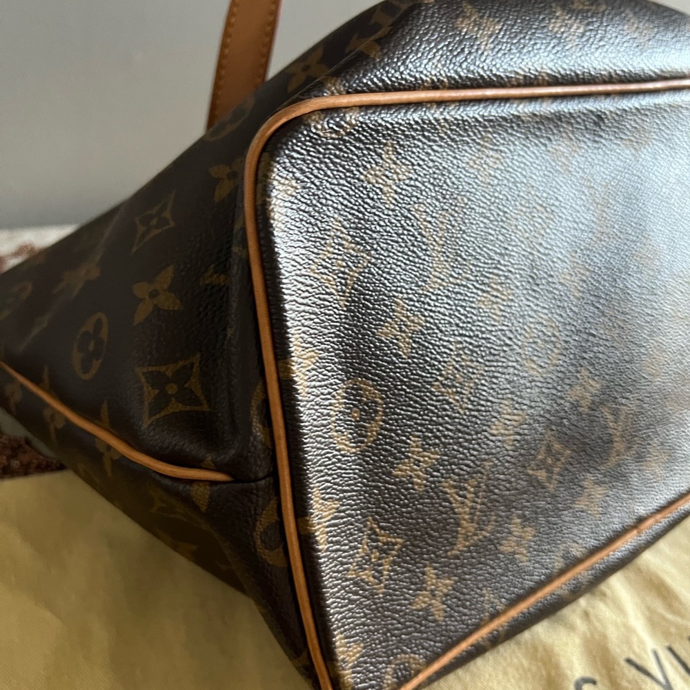 Louis Vuitton purse. - Picture 7 of 11